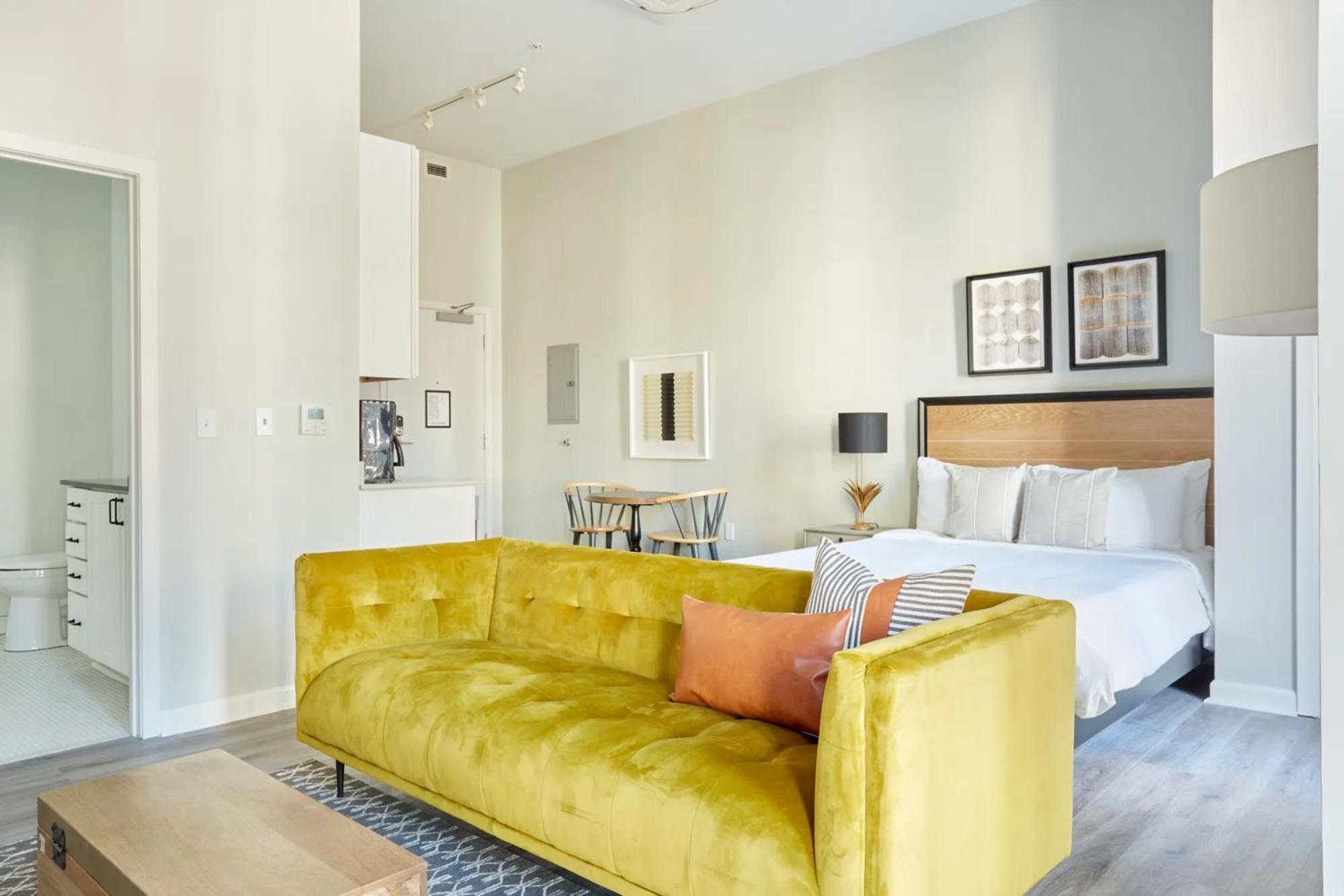 Roami At Canal Quarters New Orleans Bilik gambar